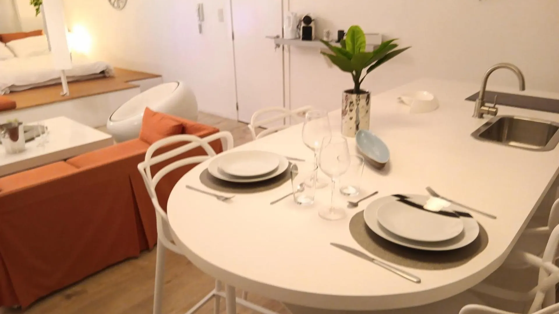 Apartament The Luxury White Suite Charleroi