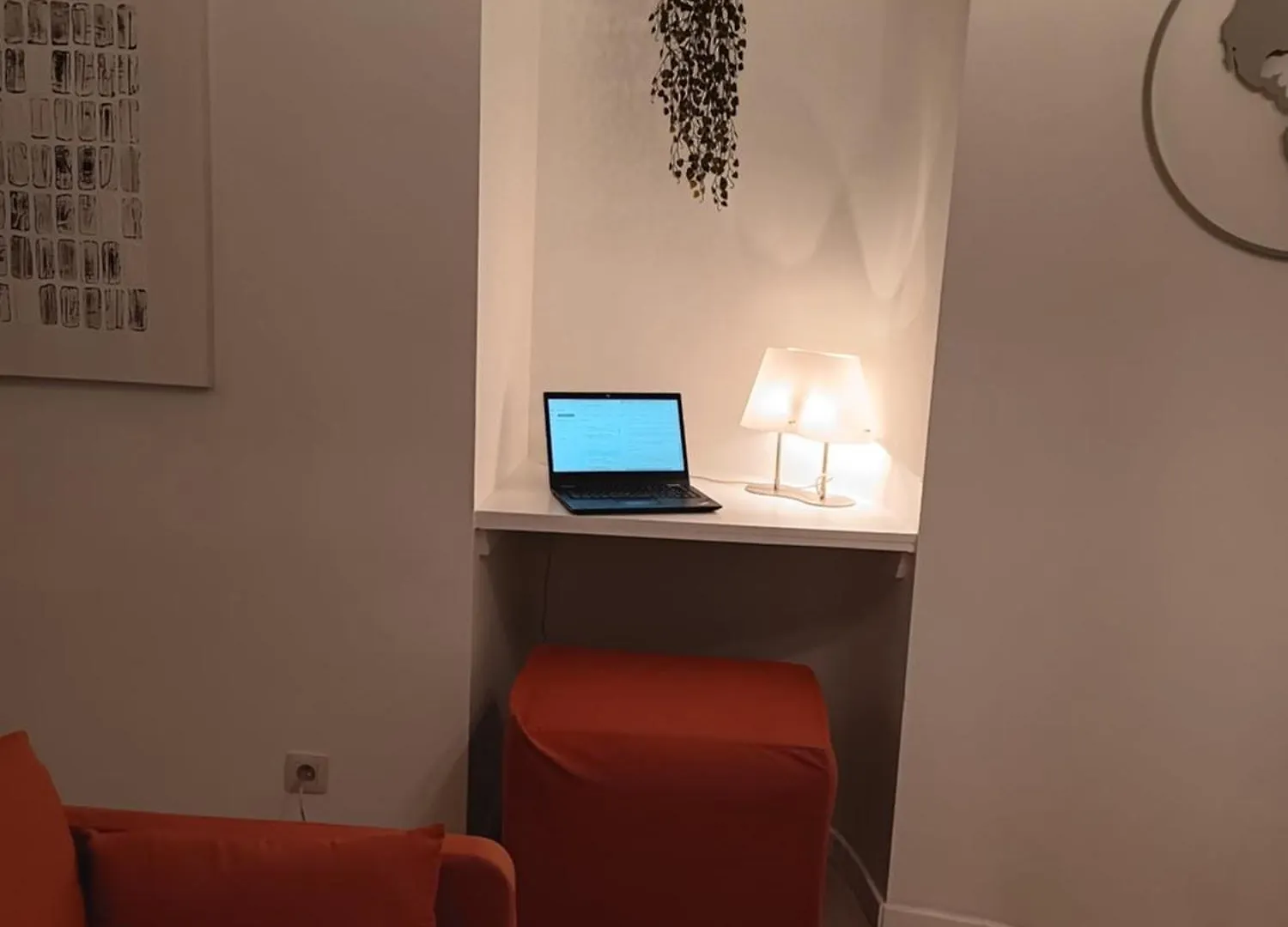 The Luxury White Suite Charleroi Apartment