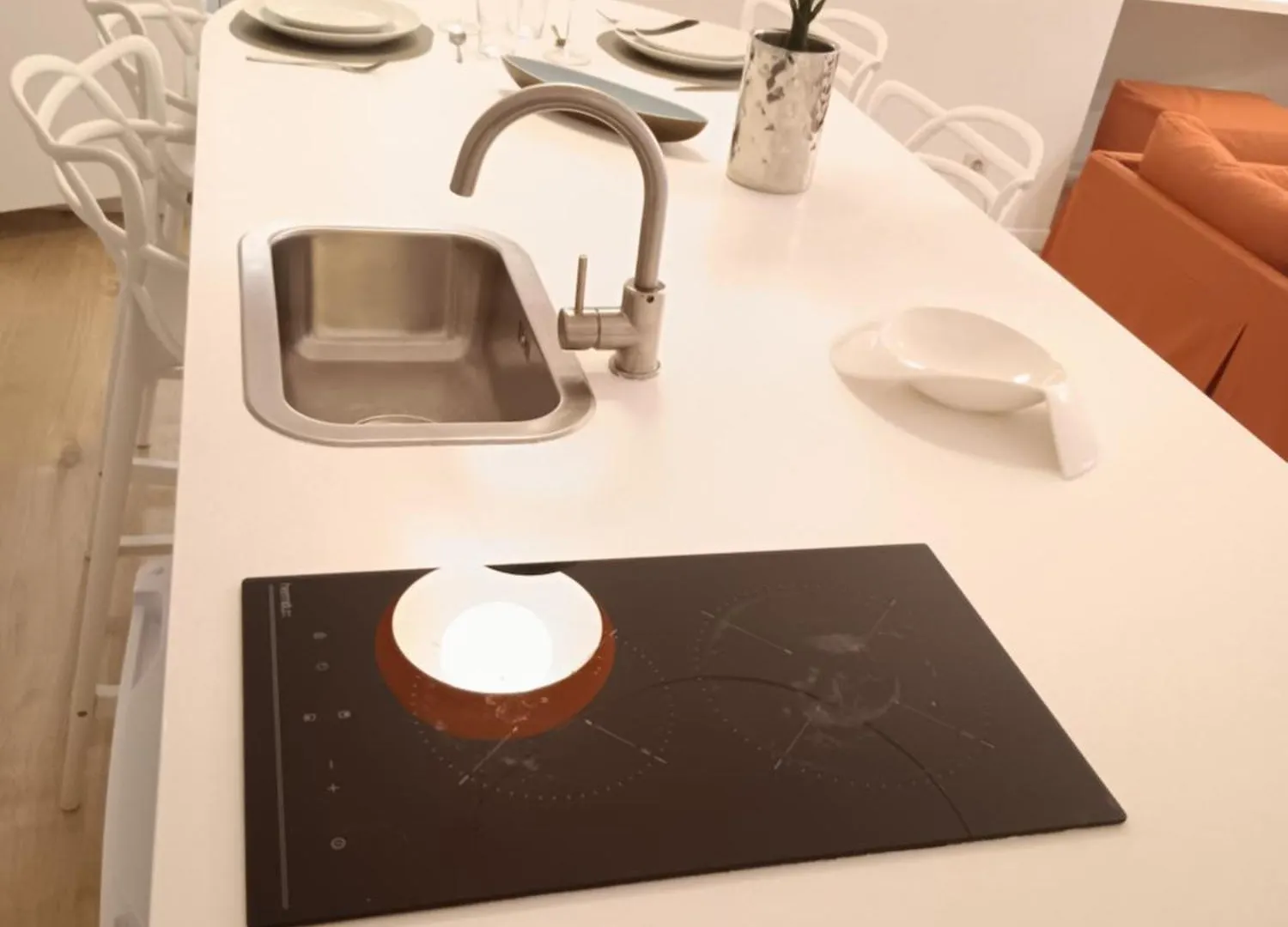 The Luxury White Suite Charleroi Apartment