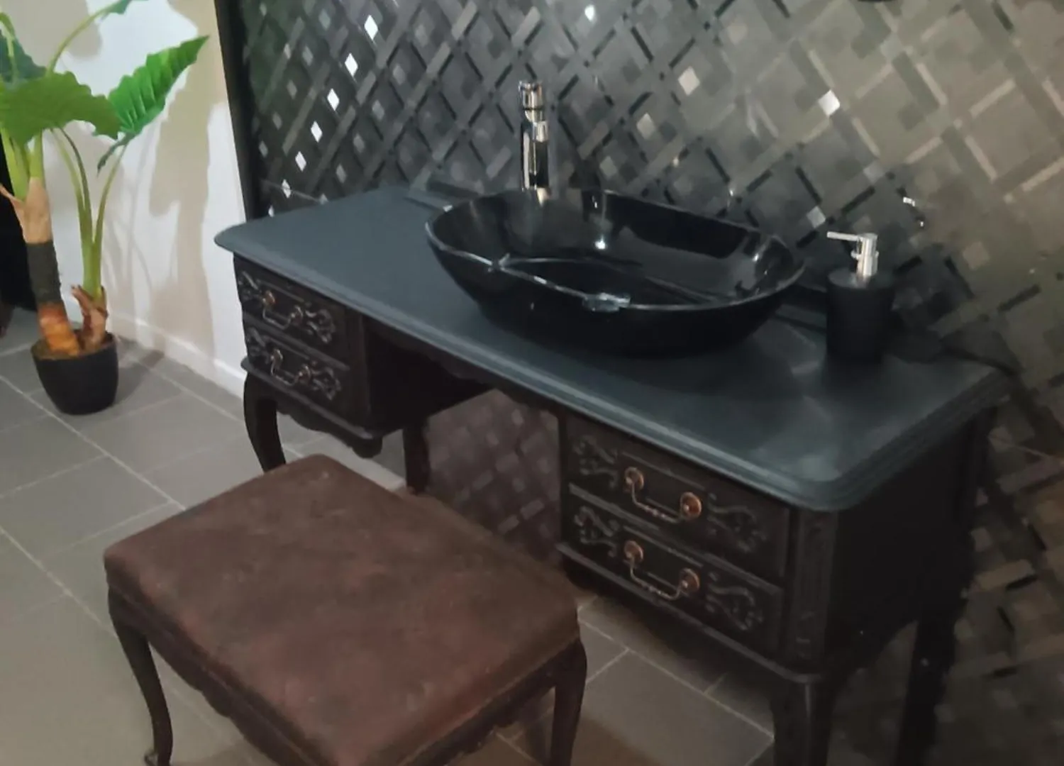 The Luxury White Suite Charleroi Belgium