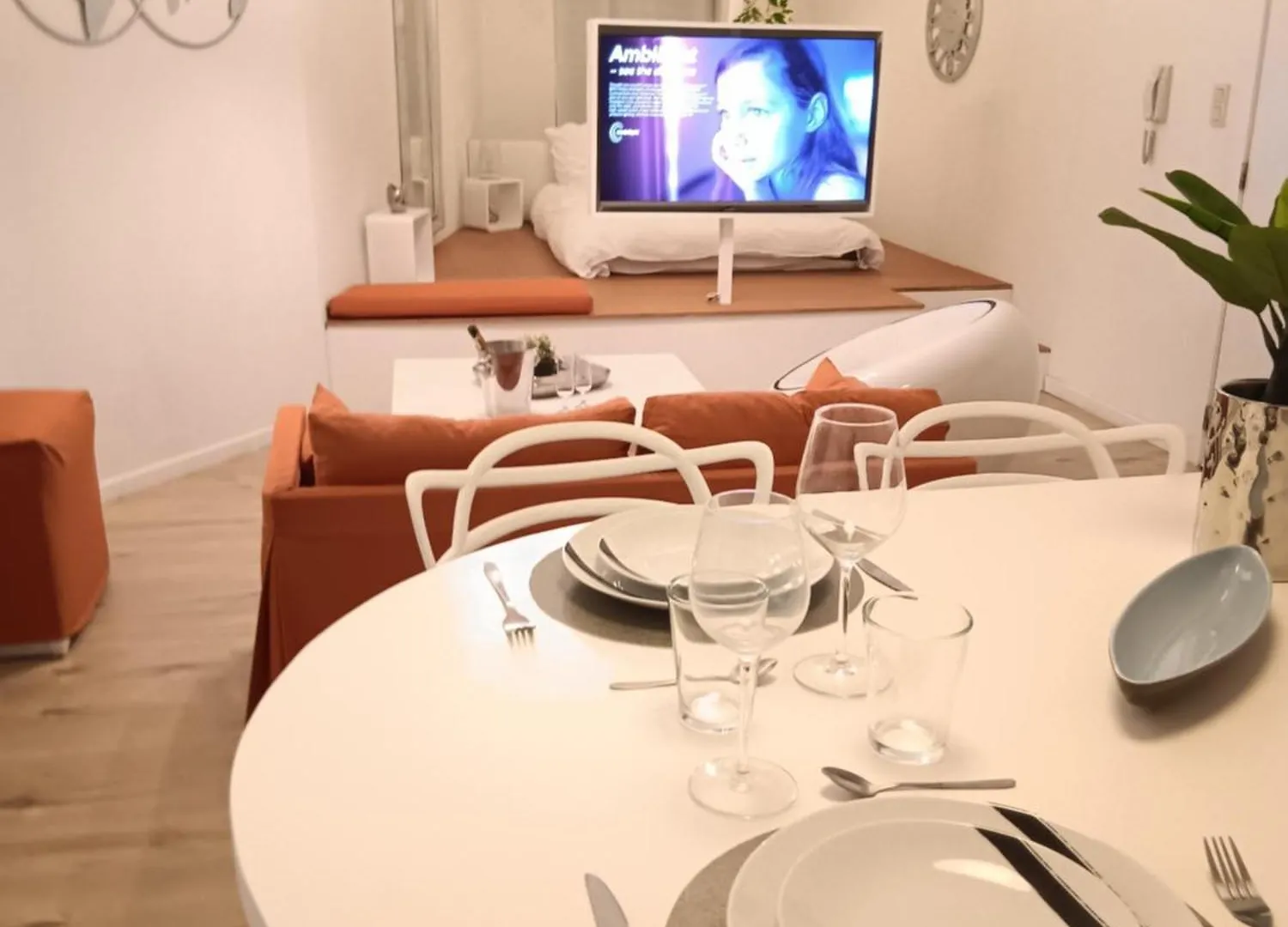 The Luxury White Suite Charleroi 0*,