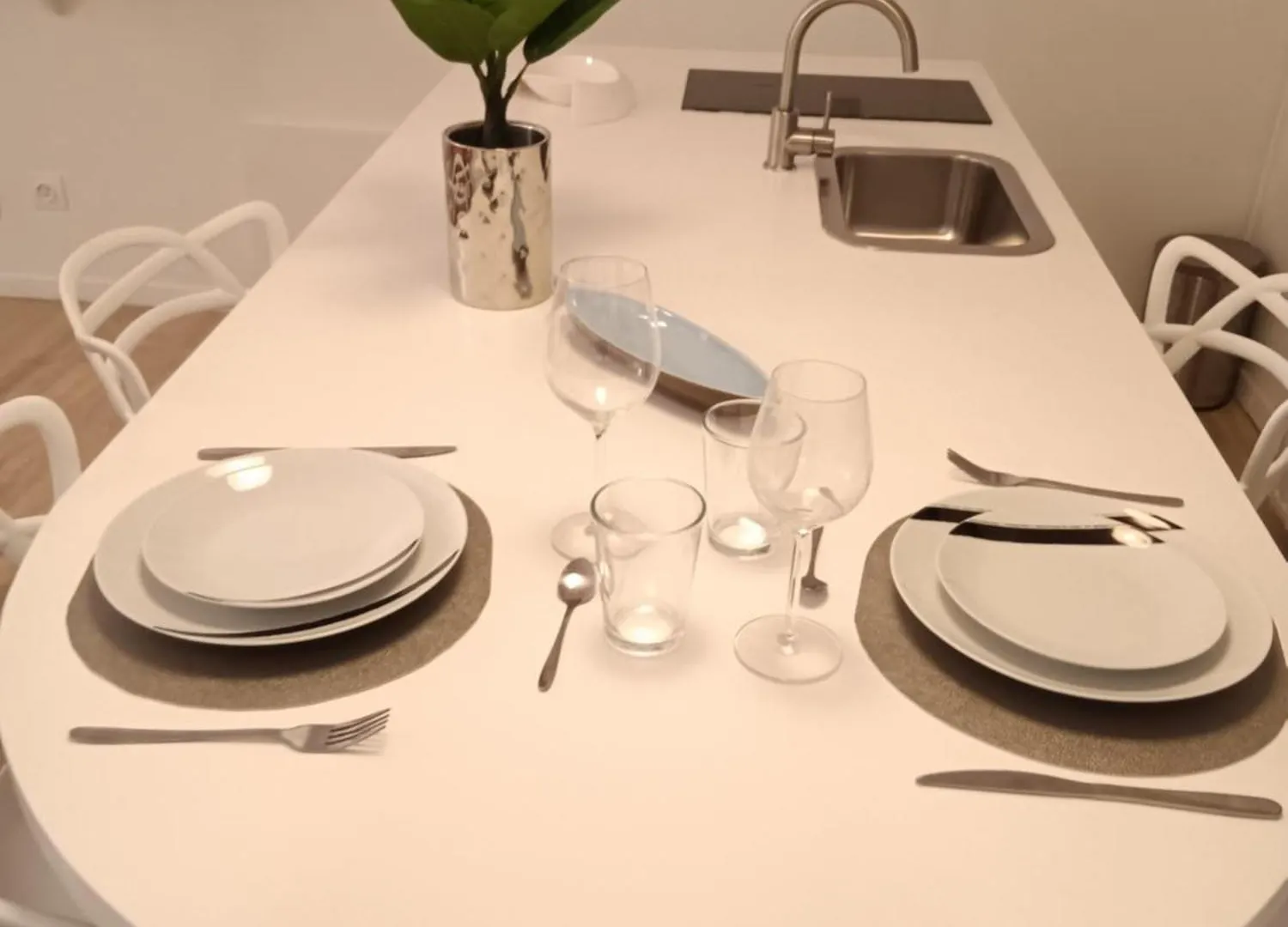 The Luxury White Suite Charleroi Apartment