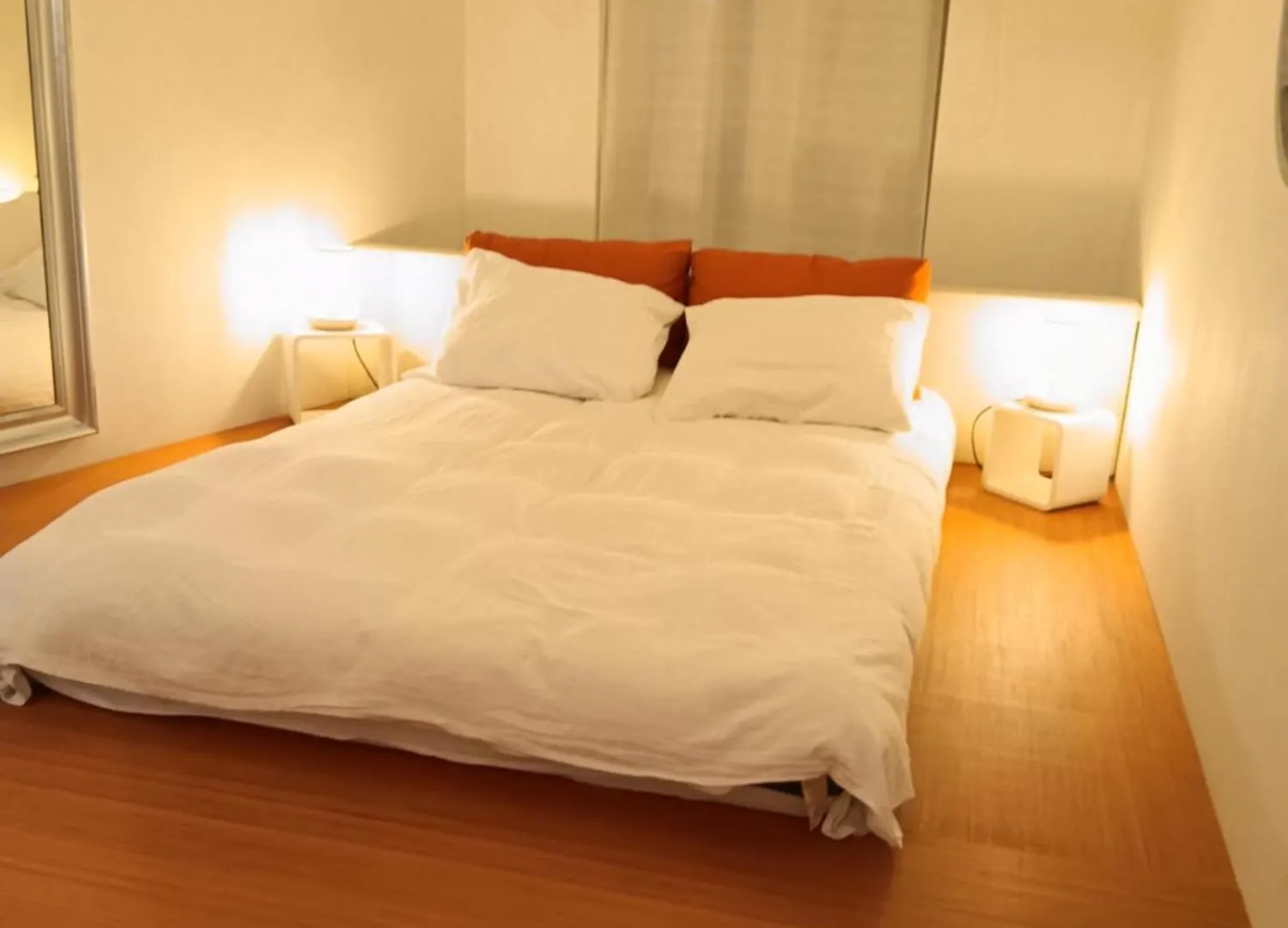 The Luxury White Suite Charleroi Apartment