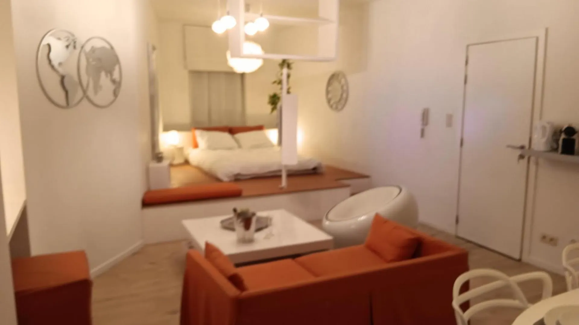 The Luxury White Suite Charleroi 0*,