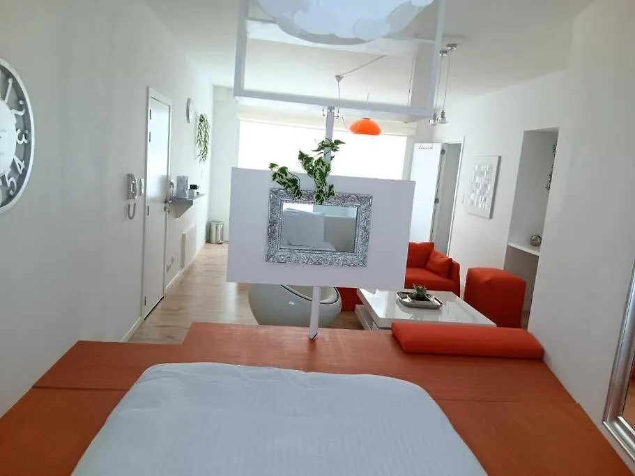 The Luxury White Suite Charleroi Apartment